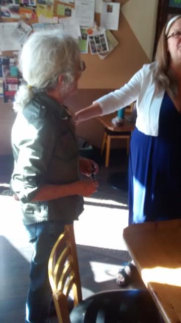 Naomi the Klezmer and curator accepts kudos from Shachi she says her Hebrew name, at Cafe Zoe, in Menalto, September 2014 for the day worker quilts