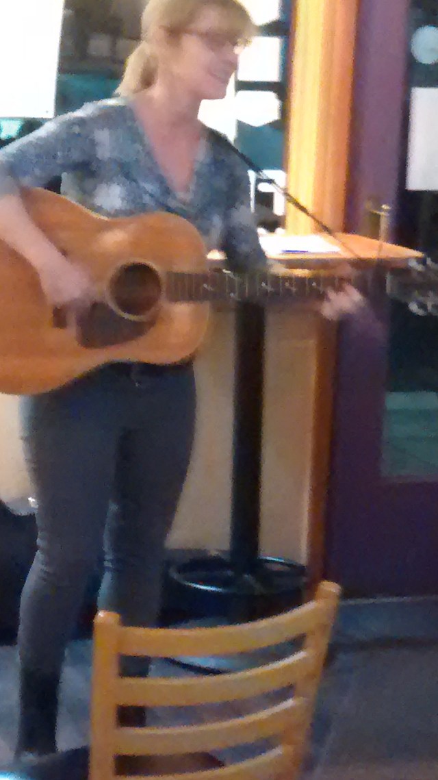 Live and current Earthwise 20 Cafe Zoe mp