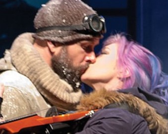 Valerie Vagoda as Kat kissing Ernie Shackleton who she met on the internet