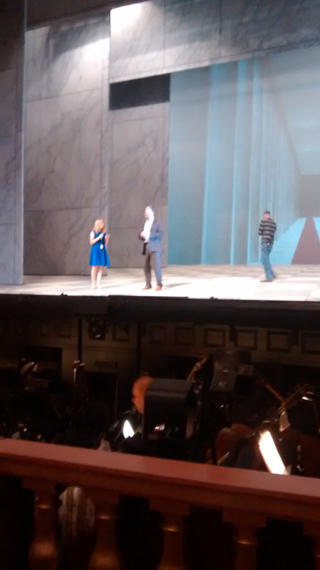 1444602908611-431873568