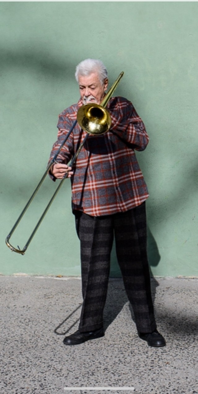 AD2579AC-EFF1-4863-A34E-C29C9DCA219A